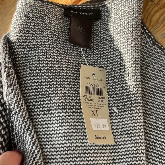 Ann Taylor sweater, never worn extra large. Has pockets. - Picture 2 of 7